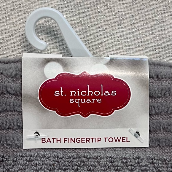 3 Hand Towels Grey Cream Holiday Snowman Snowy Day Green Ornament - Picture 4 of 7